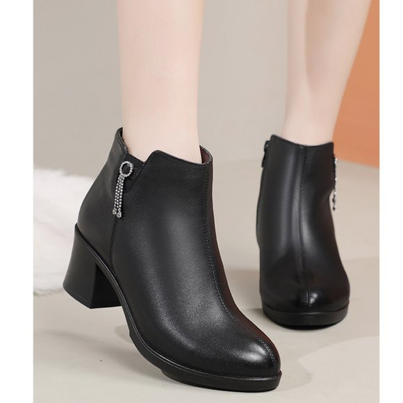 Half a leather boot - Picture 2 of 3